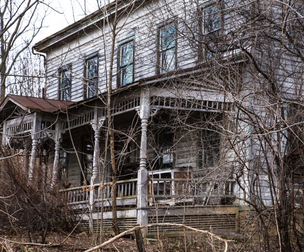 Nancy Ridenour&nbsp;• <em>Abandoned Farmhouse</em>&nbsp;• Digital image on canvas&nbsp;• 20″×&nbsp;16″&nbsp;• $130.00